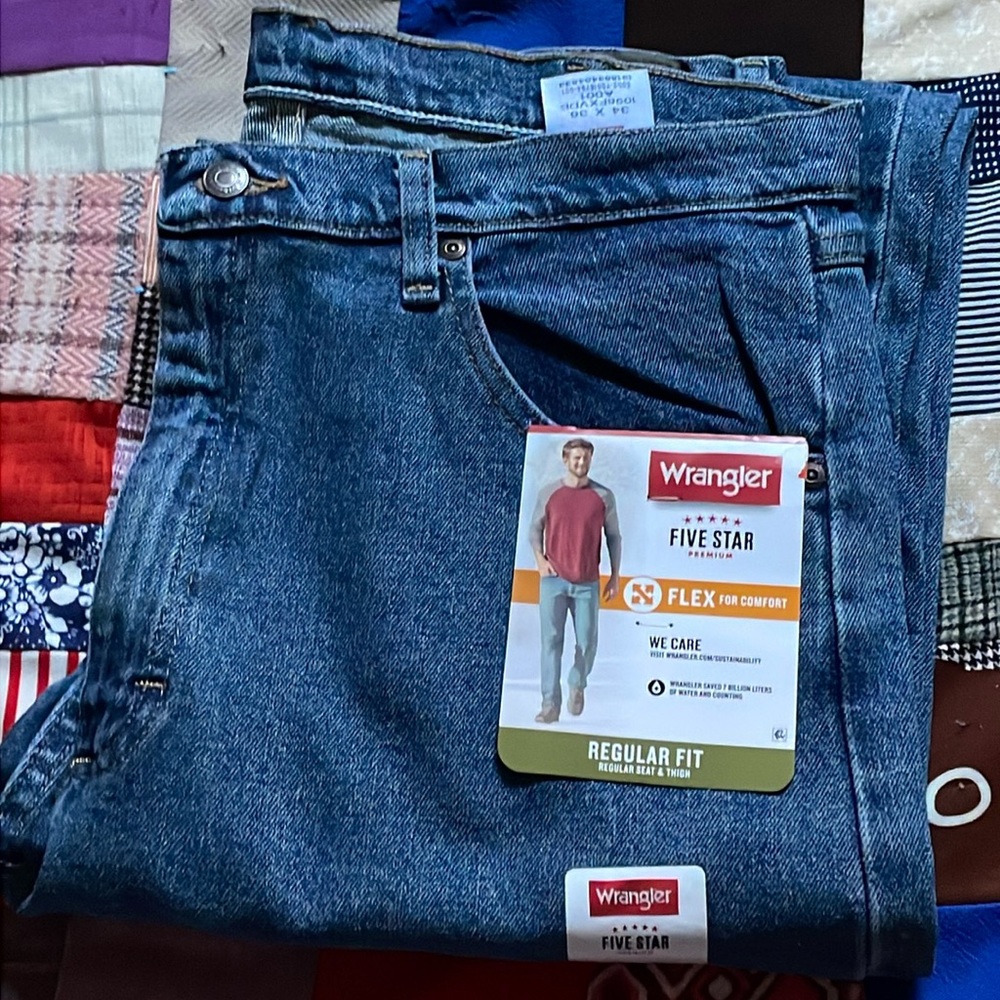 Wrangler five star jeans regular fit! Never worn.🤠